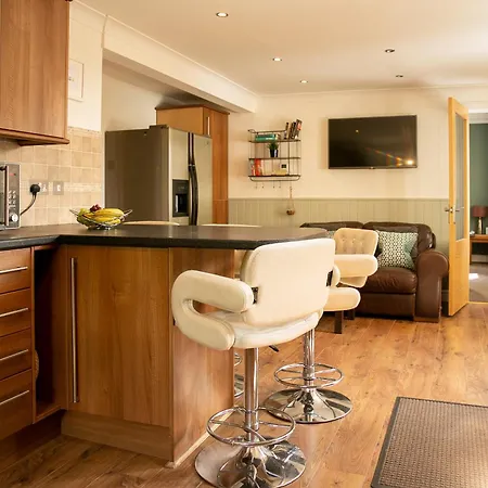 Modern Family - Gateway To Yorkshire * Leeds (West Yorkshire)