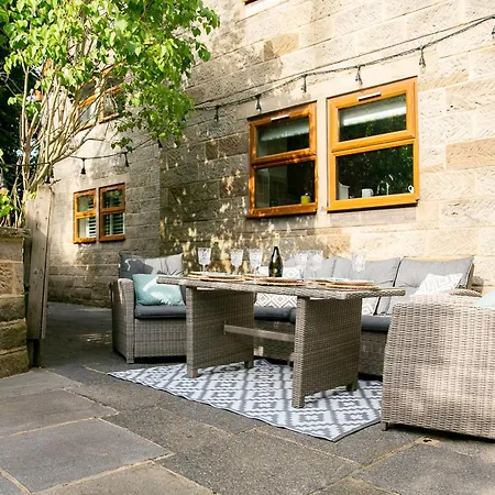 Modern Family - Gateway To Yorkshire * Leeds (West Yorkshire)