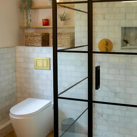 Modern Family - Gateway To Yorkshire * Leeds (West Yorkshire)