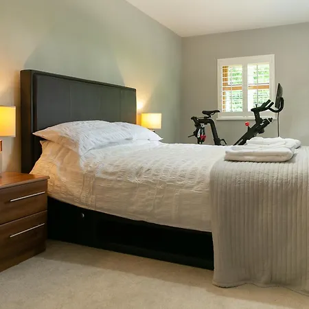 Modern Family - Gateway To Yorkshire Leeds (West Yorkshire)