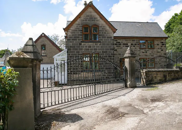 Modern Family - Gateway To Yorkshire Leeds