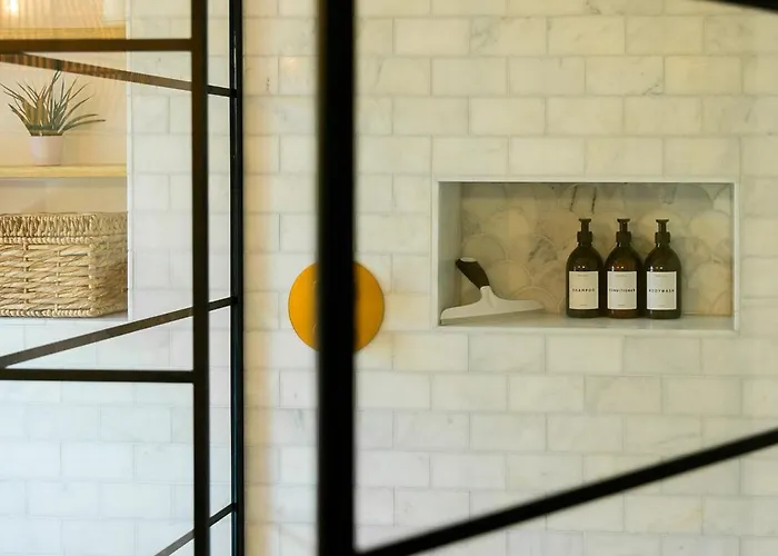 Modern Family - Gateway To Yorkshire Leeds