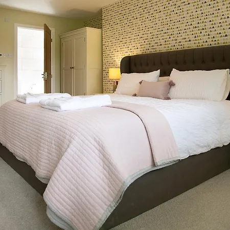 Modern Family - Gateway To Yorkshire *