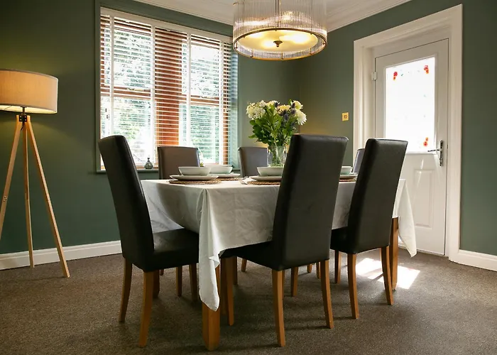 Modern Family - Gateway To Yorkshire Leeds (West Yorkshire)