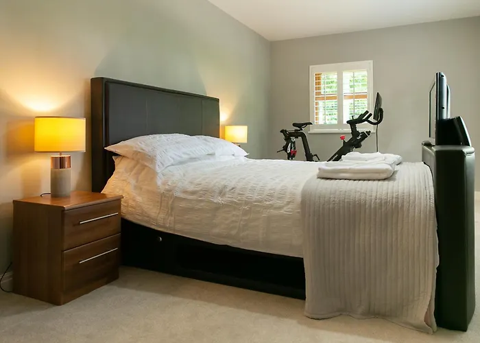 Modern Family - Gateway To Yorkshire Leeds (West Yorkshire)